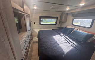 Luxury Raptor 428 • Dual Decks • Sleeps 7•