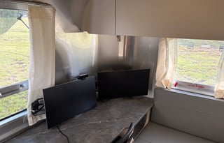 Airstream Glamping in Style/Remote OfficeStarlink