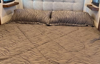 Clean and Comfortable 39’ Heartland Bighorn 3575EL