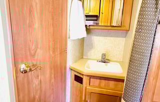 Super Clean CLASS C - Turn Key w/Essentials 24ft