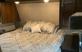 Family approved 1/2-ton towable Jayco w/bunks