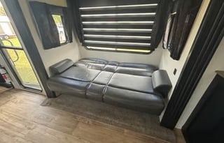 Forest River Cherokee ** Big living area(OKFL2163)