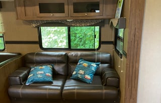 Beautiful stationary RV at an attractive place!