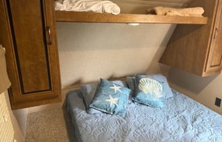 Zinger 2 room  bunk house. Delivery only