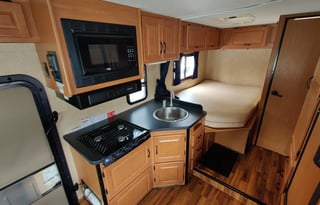 Clean and Cozy 2017 Thor Majestic