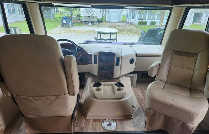 BOTH CAPTAINS CHAIRS SWIVEL FOR EXTRA SEATING IN CABIN AREA