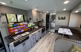 2025 33ft Coachmen 31MB - Sleeps 8