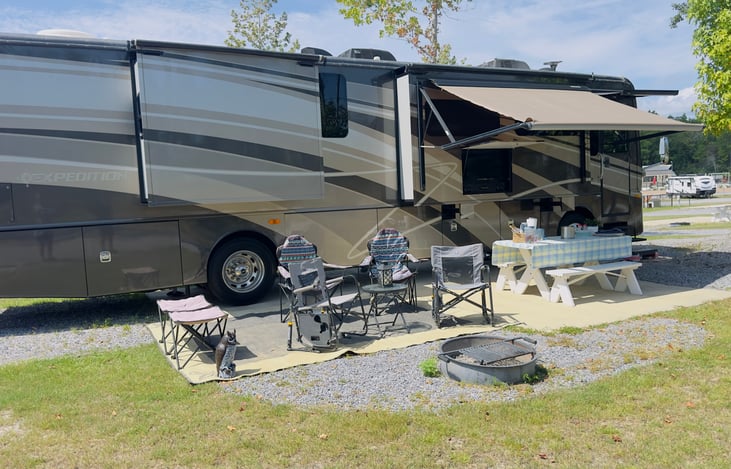 Enjoy the outdoor area complete with a spacious awning and TV equipped with a Firestick. Please remember to bring your username and passwords to have your dedicated streaming programs.