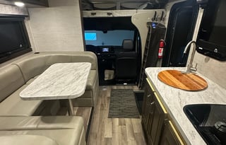 Easy to drive 2021 Jayco Melbourne 24L