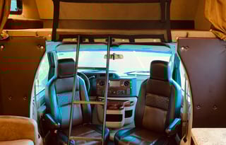 Lucy - Luxury RV for Your Stay in Camp Sherman