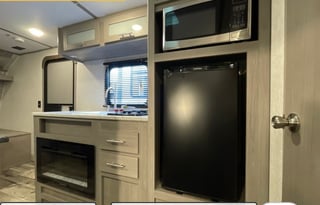 2022 Coleman Lantern 17B