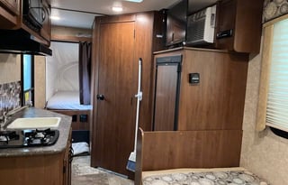 2016 Jayco Jay Feather Hybrid, Sleeps 5-6