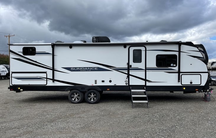 Exterior Length - 33’ 6”
Exterior Width - 8’ 3/8"
Exterior Height - 11’ 2"
Fresh Water Capacity - 44 gal
Grey Water Capacity - 60 gal
Black Water Capacity - 30 gal
Awning - 19’