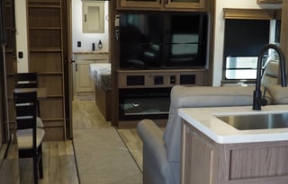 2024 Alliance Paradigm 395DS Paradise on Wheels