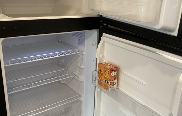 Spacious Med Size Freezer/Refrigerator