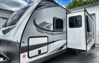 Dog friendly camper with outdoor kitchen