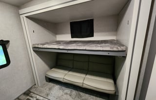 Spacious RV for 8 | Bunkhouse + 1.5 Baths