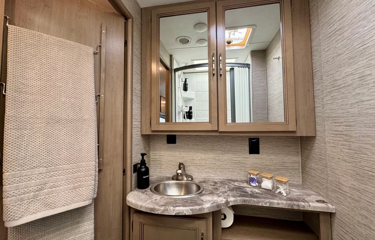 Luxury Bathroom, Anytime, Anywhere
No more public restrooms! Enjoy the privacy and comfort of your modern bathroom, complete with a shower, toilet, and sink. Start your mornings refreshed and ready.