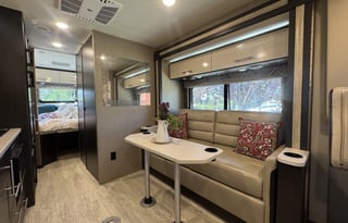 2020 Thor 25' Axis Motorcoach with eBike option