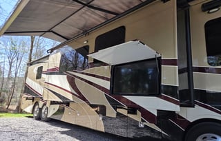 2018 Fleetwood Discovery LXE 44H Diesel TAG Axle