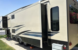 Turn Key stocked 38' upgraded unit sleeps four.