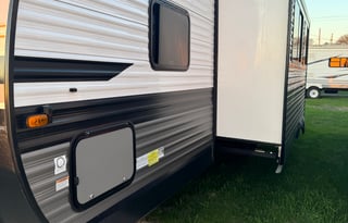Fully Loaded NE Wisconsin Camper-Sleeps up to 10