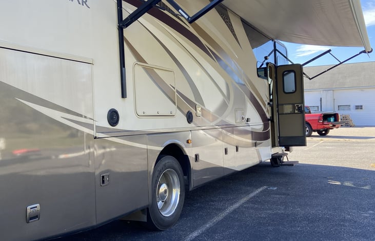 Side view with Canopy and Door