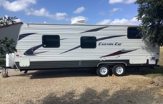 2014 Palomino Canyon Cat- Family & Pet friendly!