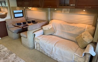 2004 Winnebago Adventurer 33C