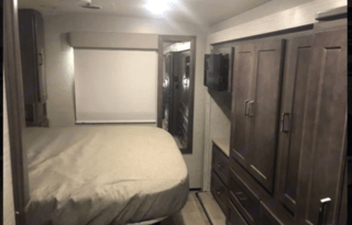 Class A Winnebago Adventurer - OMNE1021