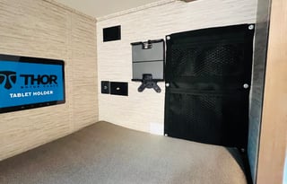 2022 Thor Four Winds 31E (with Bunkhouse)