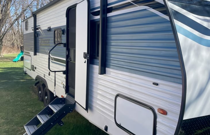 Sturdy stairs for trailer access