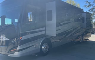 New luxury Tiffin rv for your next adventure!