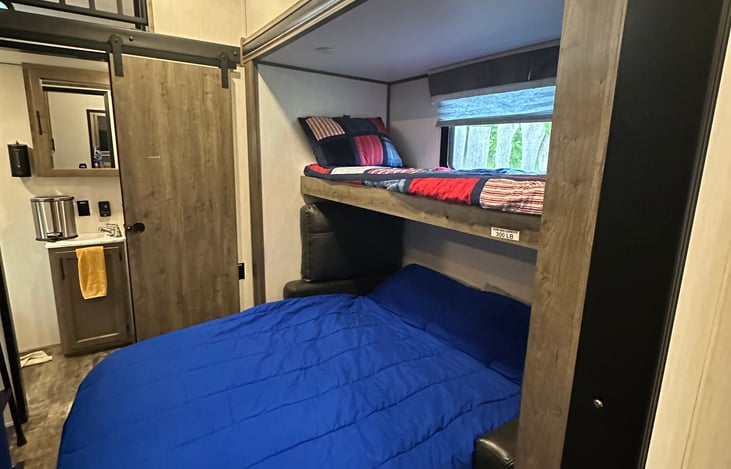 Bunk house- pull out full and twin bunk