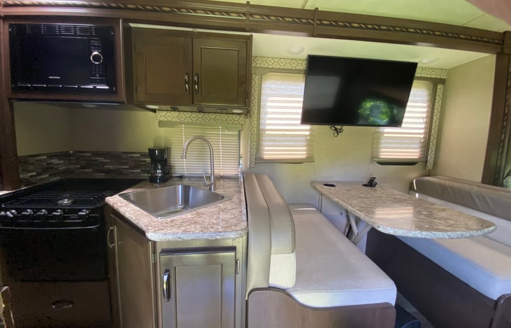 Spacious kitchen and dining room, all slide out too