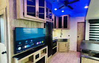 2022 Cherokee Arctic Wolf Fifth-wheel