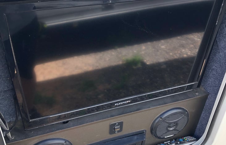 Outdoor entertainment center