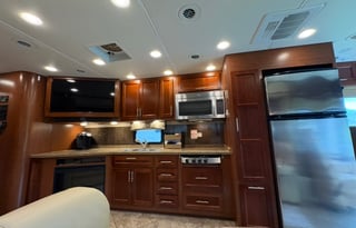 Family Fun! RV | Bunks | Generator | Easy to Drive