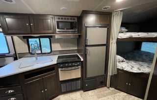 Spacious Clean 27.7' Travel Trailer w/ slide-out