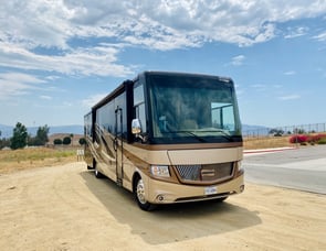 Newmar Canyon Star 3953