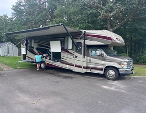 Coachmen RV Leprechaun 319DS Ford 450