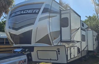 2023 5th Wheel-The Comfort Crusader