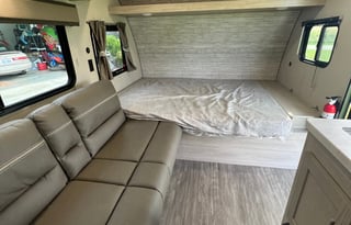 Forest River Aurora 16BHX, Small and lightweight