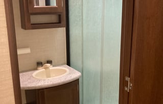 Great for families- 7 beds, 1 master bed