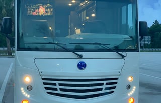 2021 HolidayR Admiral 29M Flexible pick up/dropoff