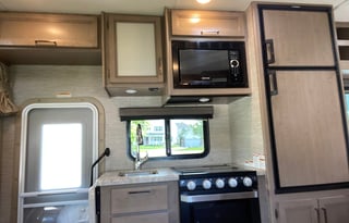 2021 Thor Motor Coach Daybreak 22GO