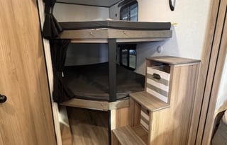 BRAND NEW - 2025 Keystone Coleman Lantern 28BHS