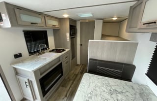 2024 Coleman Lantern 17B - Sleeps 5