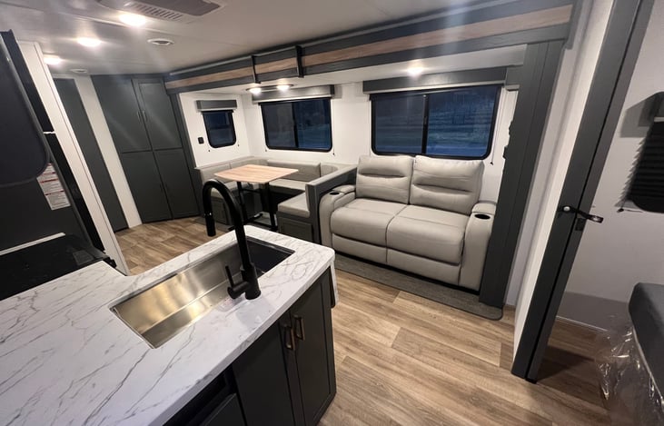 Overview of space. Very spacious