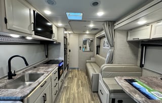 Rolling Retreat 2023 Mercedes Thor Four Winds 24LT